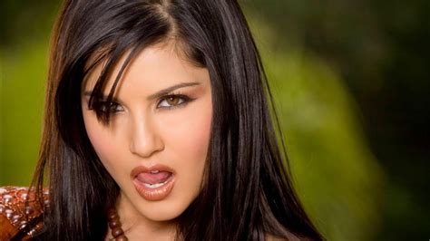 Sunny Leone Nude XXX Pics